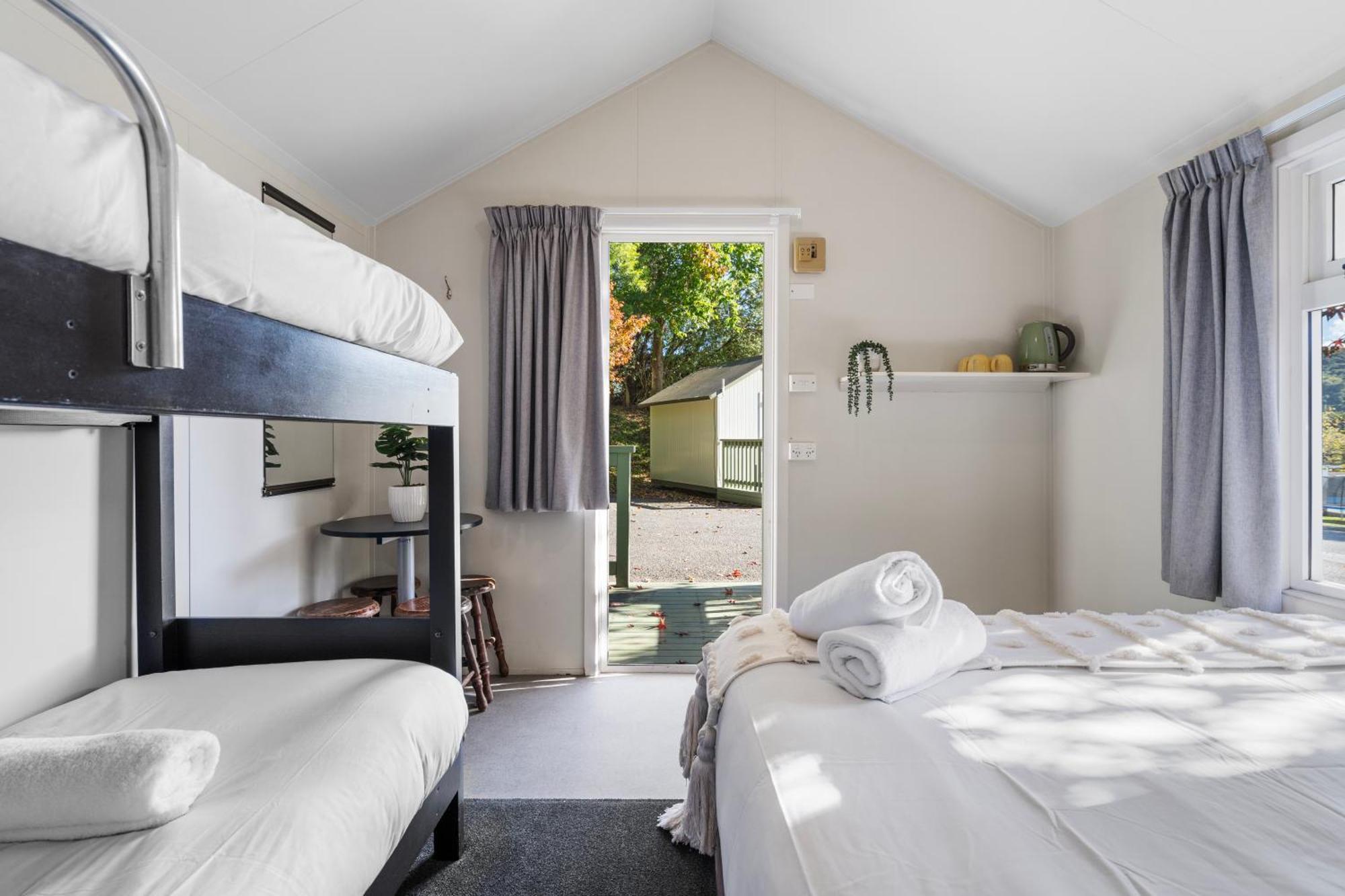 Tasman Holiday Parks ピクトン エクステリア 写真 A room at the motel