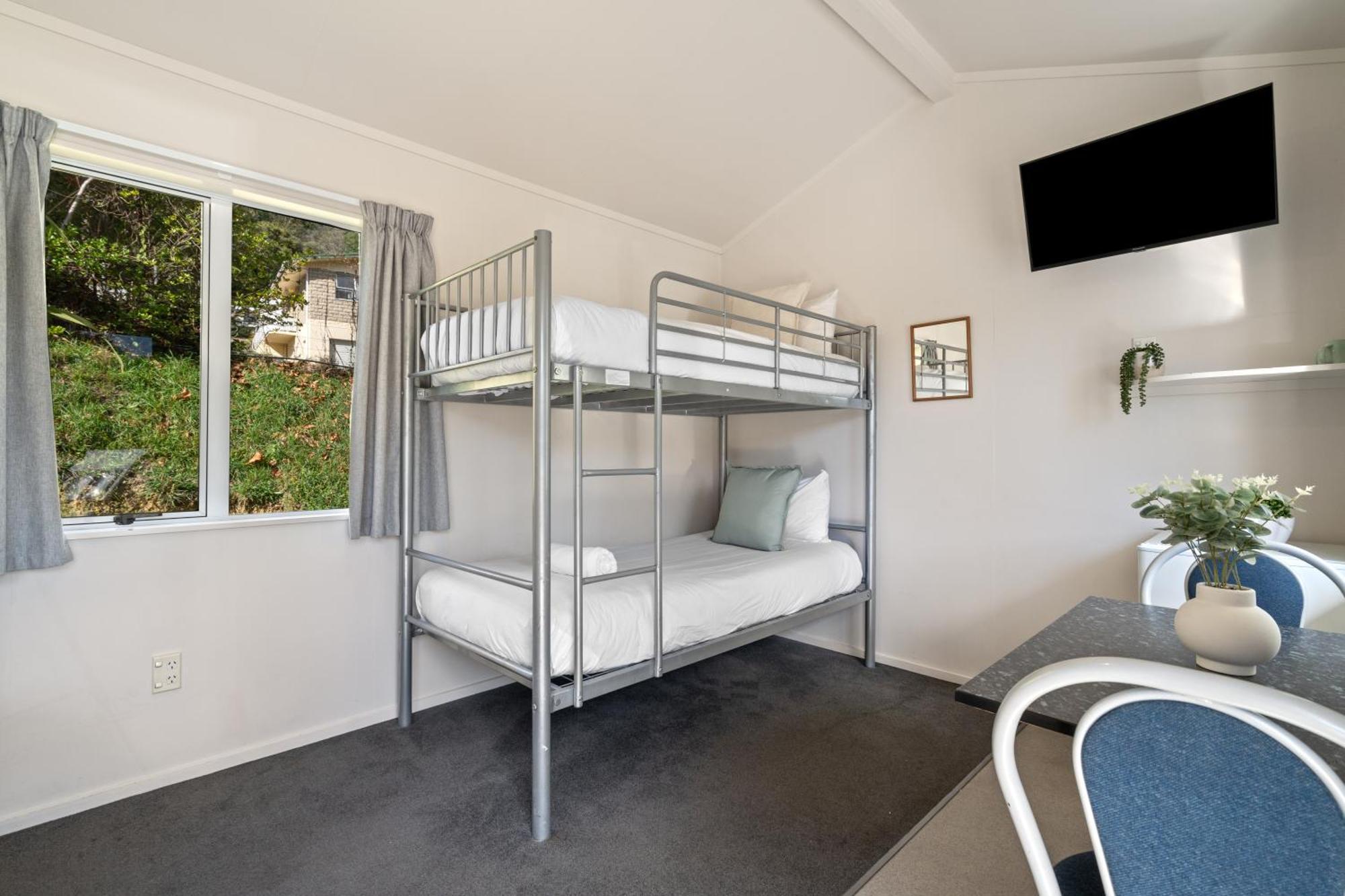 Tasman Holiday Parks ピクトン エクステリア 写真 A bunk bed