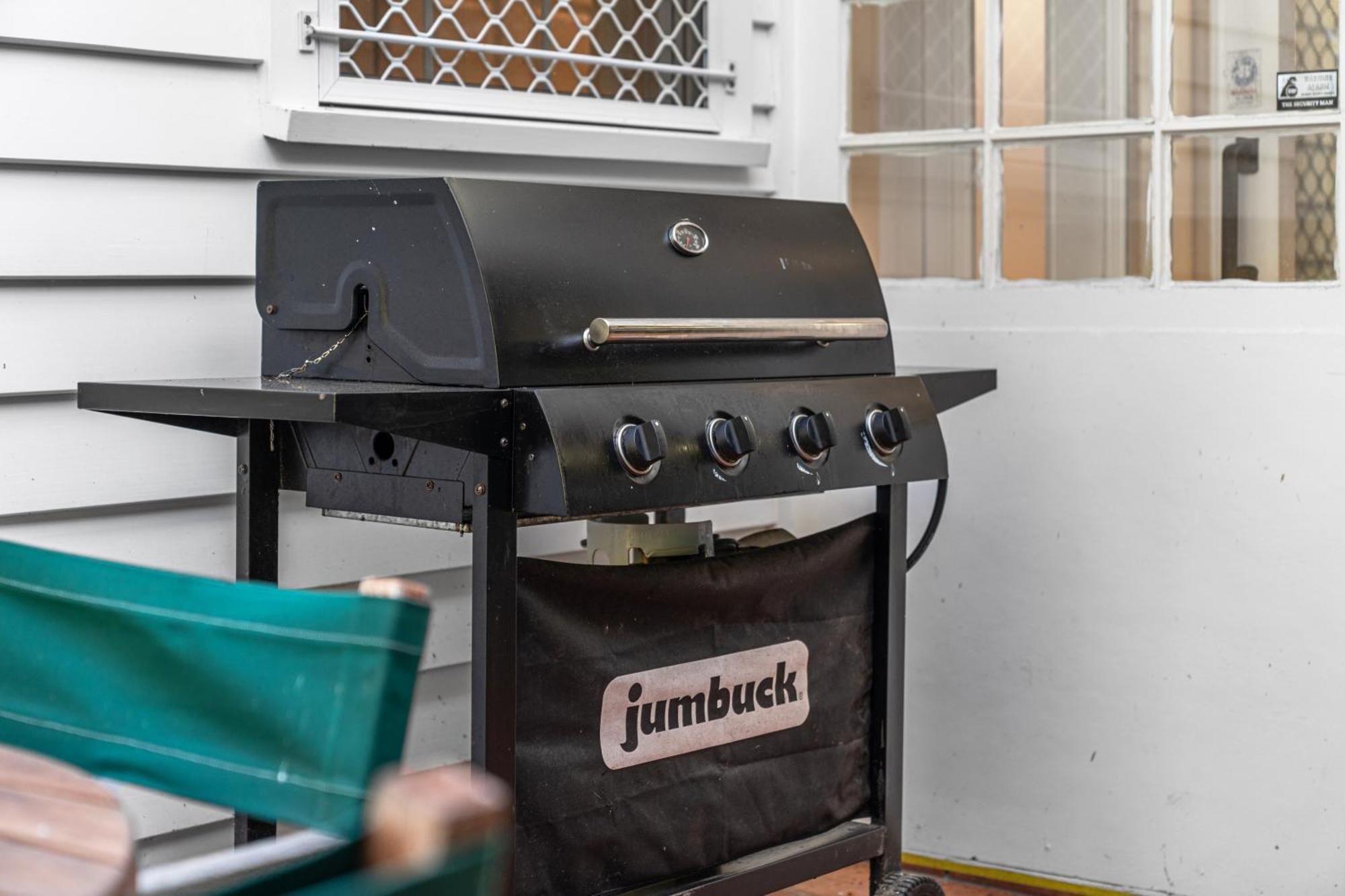 Tasman Holiday Parks ピクトン エクステリア 写真 A gas barbecue