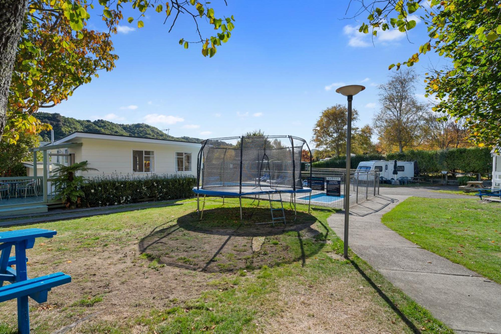 Tasman Holiday Parks ピクトン エクステリア 写真 Playground at the park