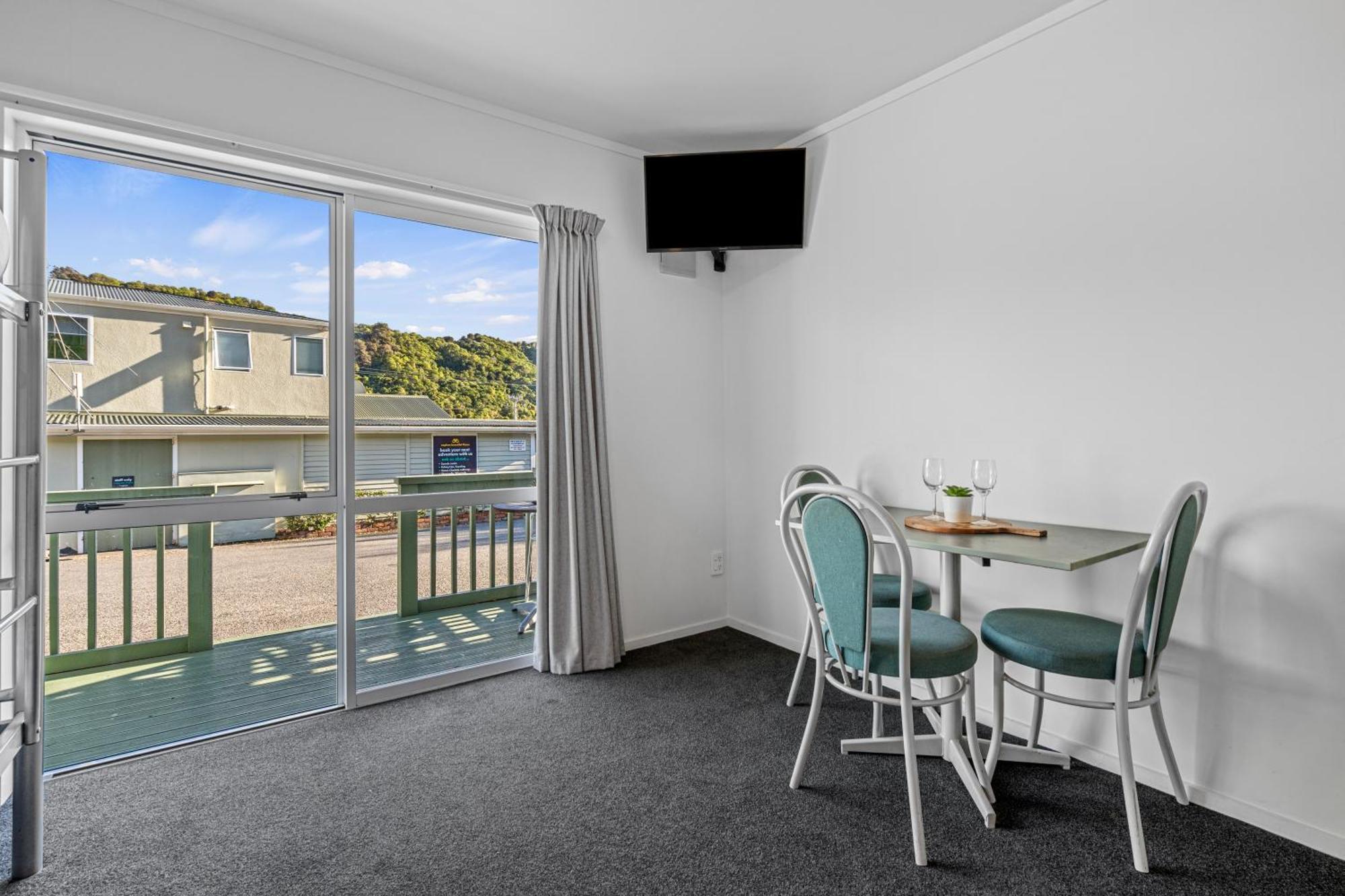 Tasman Holiday Parks ピクトン エクステリア 写真 A typical studio apartment