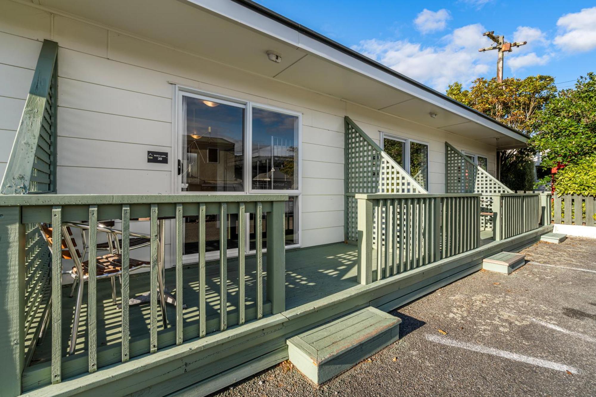 Tasman Holiday Parks ピクトン エクステリア 写真 A typical motel room in New Zealand