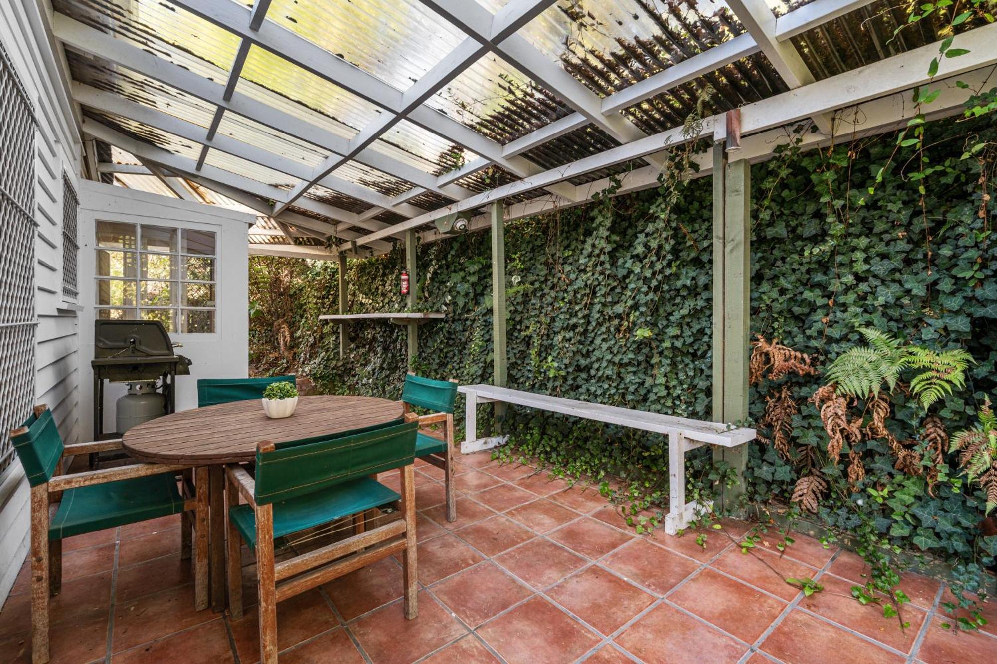 Tasman Holiday Parks ピクトン エクステリア 写真 The courtyard at the house