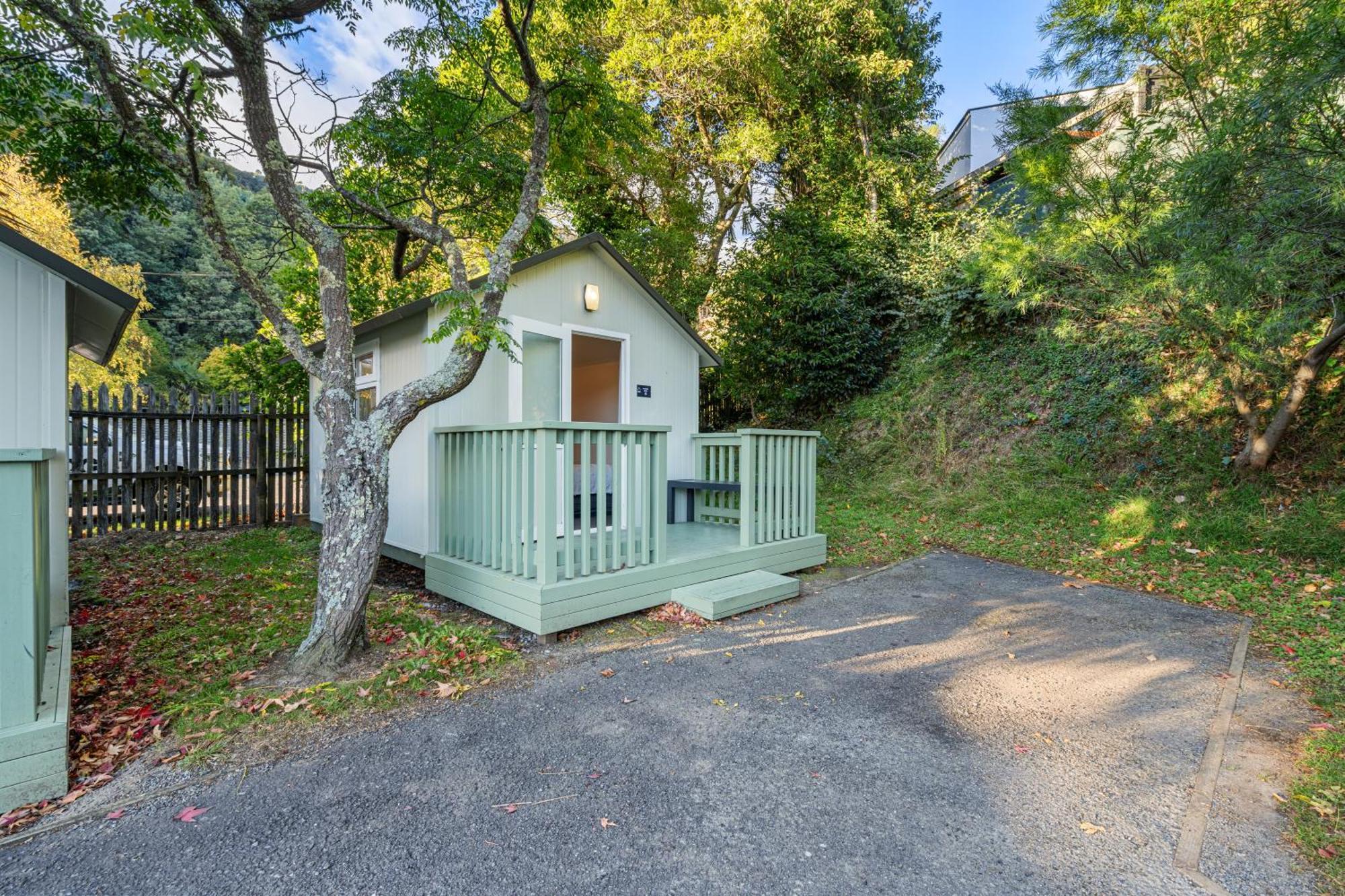 Tasman Holiday Parks ピクトン エクステリア 写真 The smallest house in the world