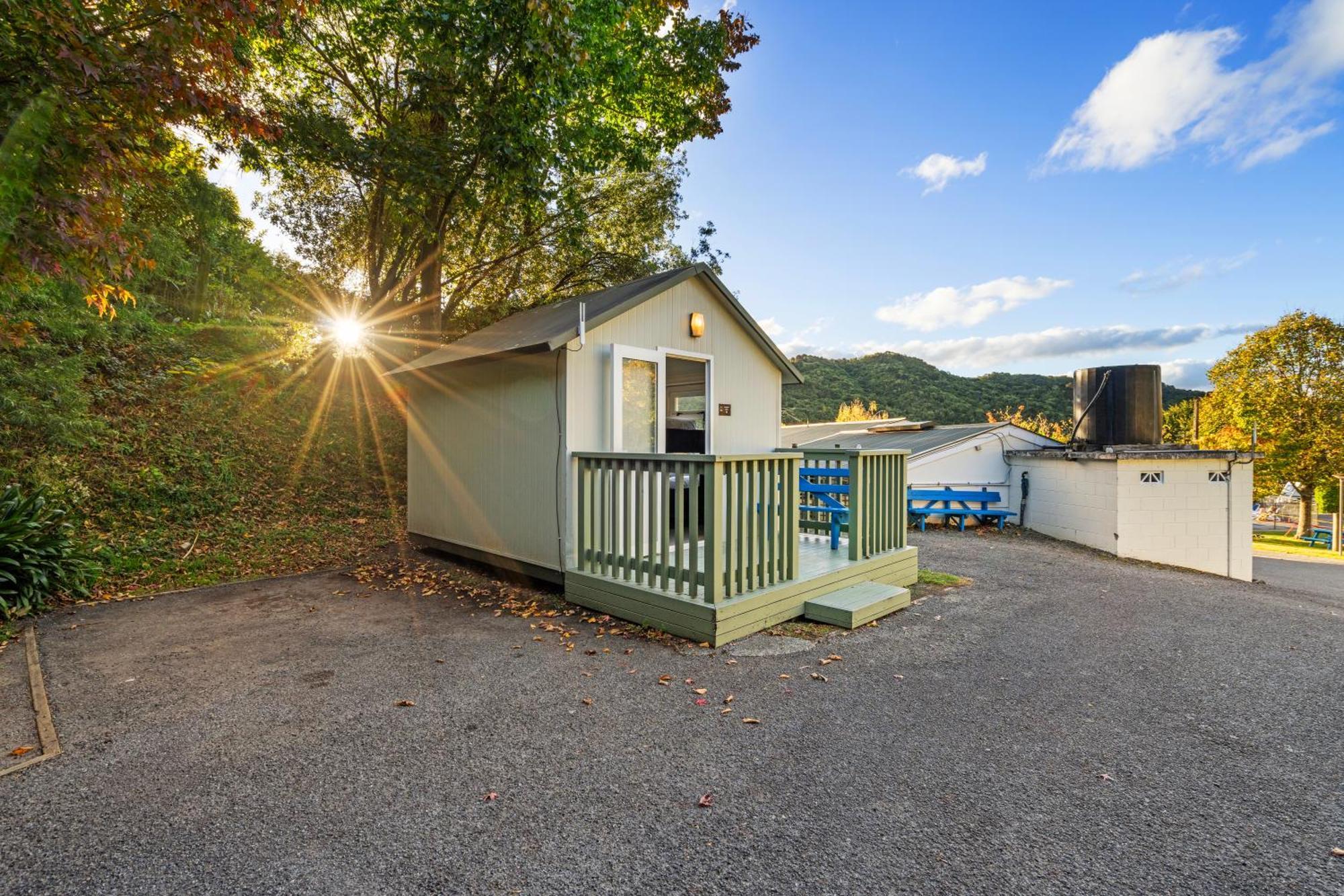 Tasman Holiday Parks ピクトン エクステリア 写真 A tiny home in New York